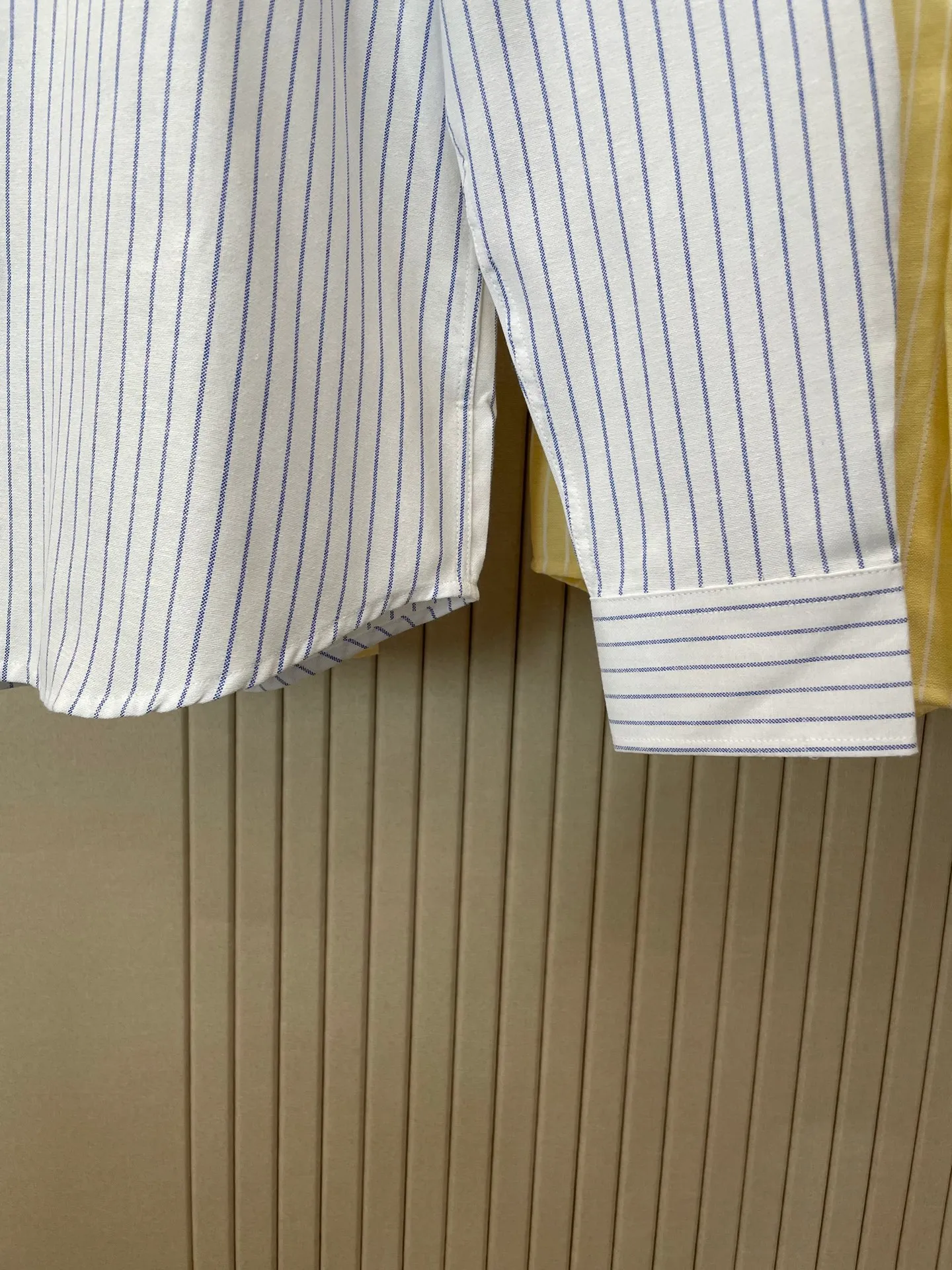 P220 🌸🌸🌸 POLO Ralph Lauren [High Quality] Classic shirt! The classic casual shirt made of pure cotton Oxford cloth has a unique design. It has a simple, clean and classic silhouette design. It is a versatile style that can be switched at will. The fabric feels soft and delicate, highly breathable, and is close to the skin and comfortable to wear. It can be worn alone as an inner layer. Its versatile performance is beyond your imagination! The upper body of the ready-to-wear is simple and classic yet elegant! Size:M-XXL